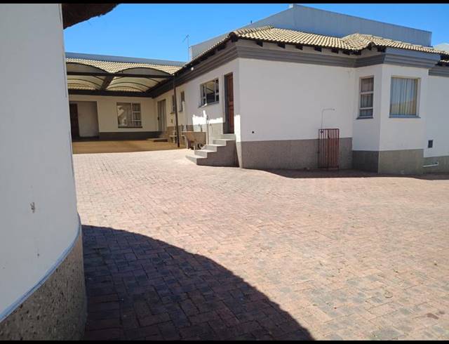 4 BEDROOM HOUSE FOR SALE IN LIEFDE EN VREDE